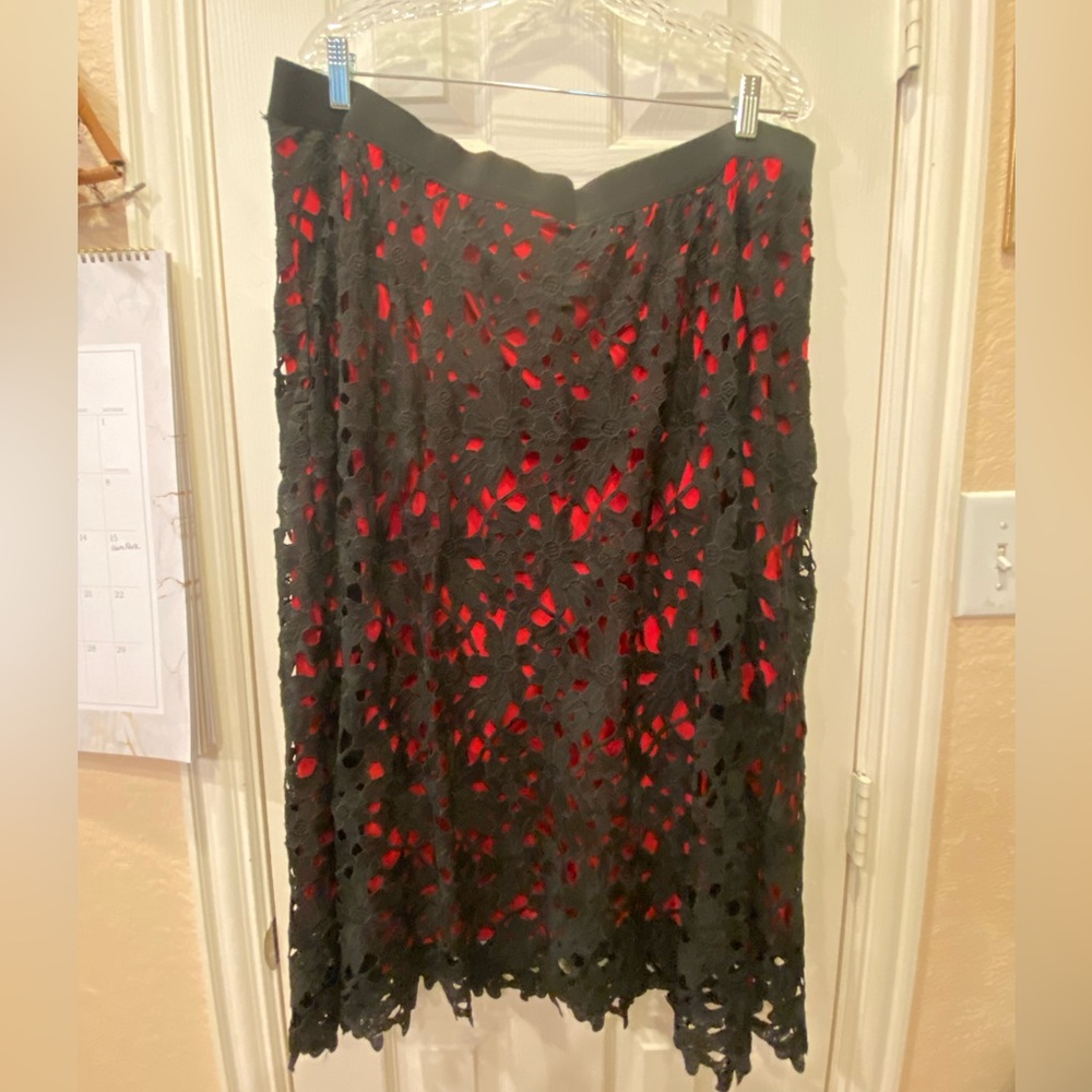 Ladies Catherine’s  Black Label Blk/Red lace overlay pencil skirt, size 1X
